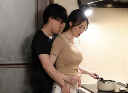 Người mẹ kế sung sướng bên con chồng