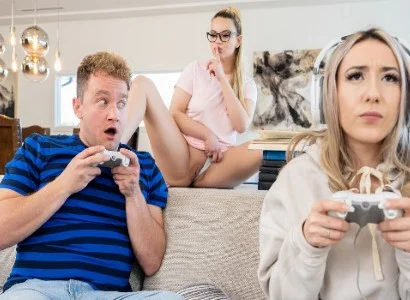 cô ấy bị bạn thân cướp mất người yêu vì suốt ngày cắm mặt vào game