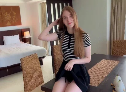 Anh chàng mê xê dịch gạ địt cô lễ tân dễ thương